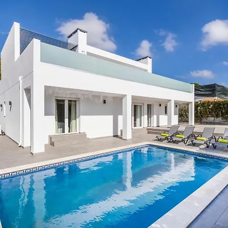 וילה Vale Do Garrao Sleeps 6 Pool Air Con Wifi ואלה דה לובו